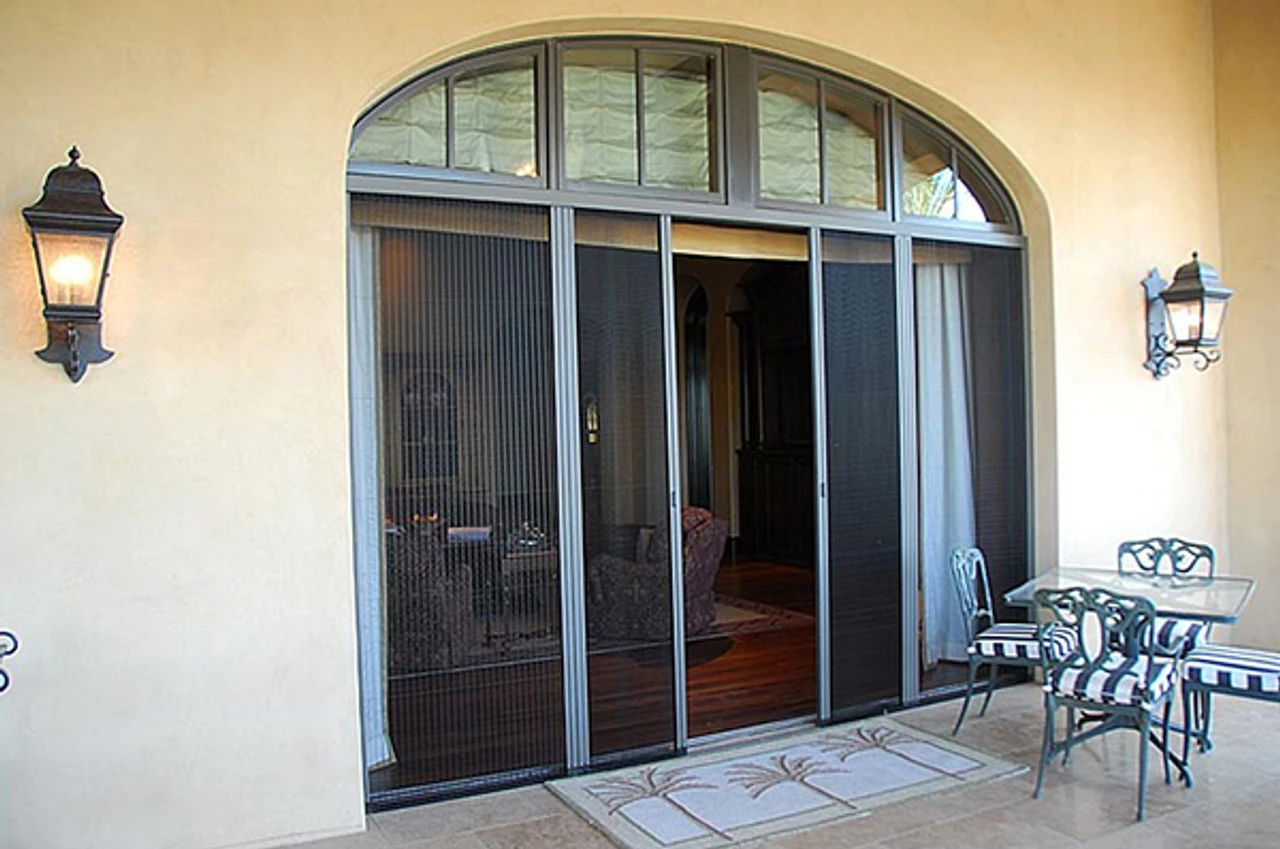 Sheer Classic 3-Panel Retractable Screen 2 Sheer Classic 3-Panel Retractable Screen - Image 2
